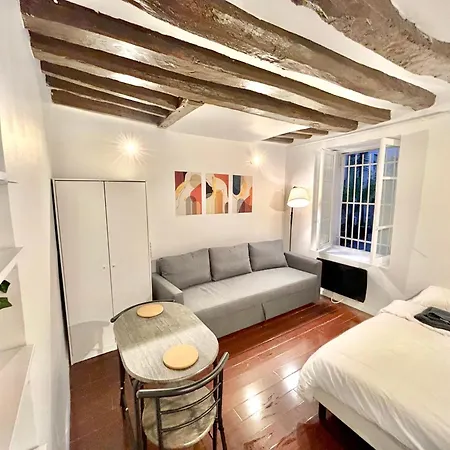 Bed & Breakfast Cozy Near Marais On Rue Trousseau
