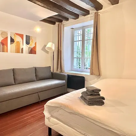 Bed & Breakfast Cozy Near Marais On Rue Trousseau Paris